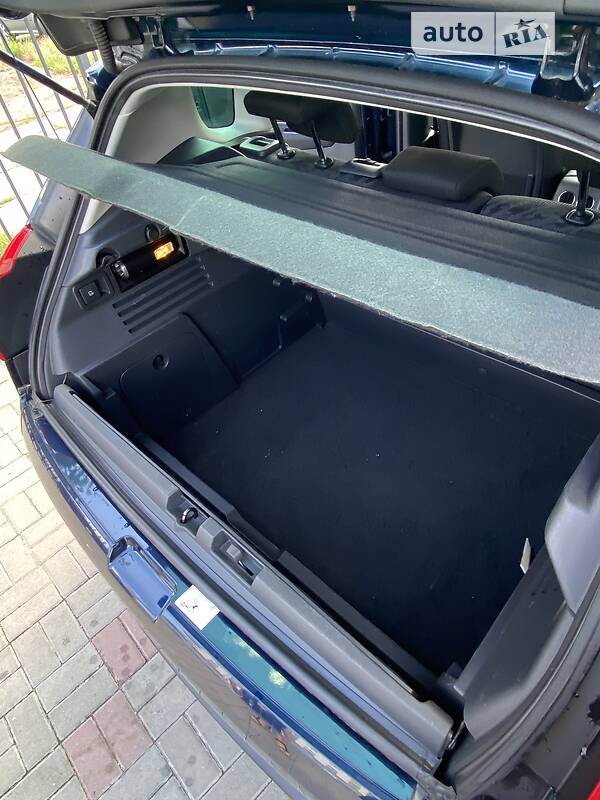 Позашляховик / Кросовер Peugeot 3008 2010 в Івано-Франківську