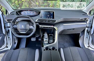 Универсал Peugeot 3008 2021 в 