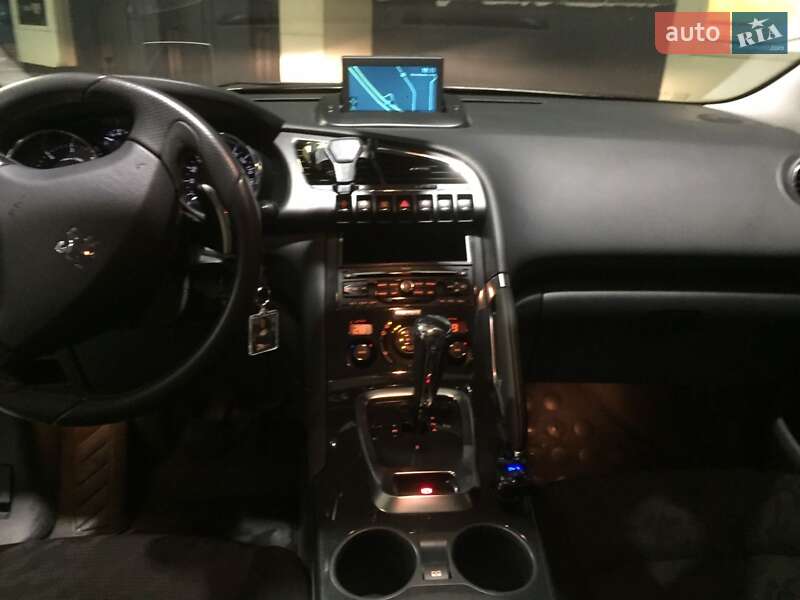 Позашляховик / Кросовер Peugeot 3008 2010 в Львові