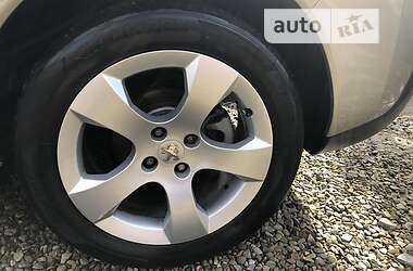 Мінівен Peugeot 3008 2012 в 