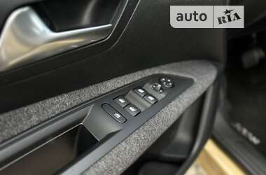 Позашляховик / Кросовер Peugeot 3008 2017 в 