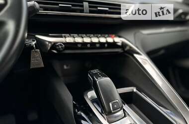 Позашляховик / Кросовер Peugeot 3008 2017 в 