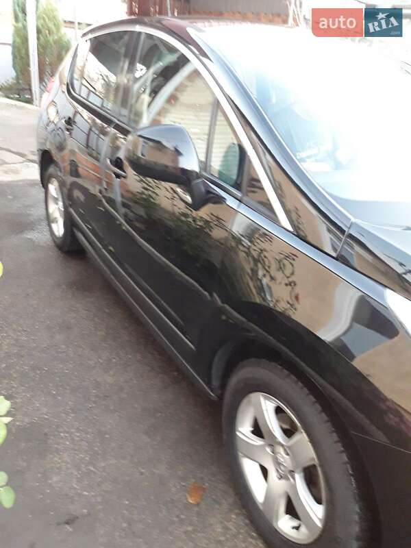 Позашляховик / Кросовер Peugeot 3008 2011 в Слов'янську