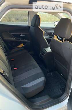 Внедорожник / Кроссовер Peugeot 3008 2017 в 