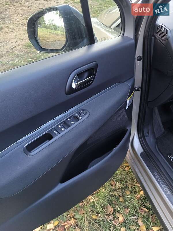 Позашляховик / Кросовер Peugeot 3008 2013 в Звягелі