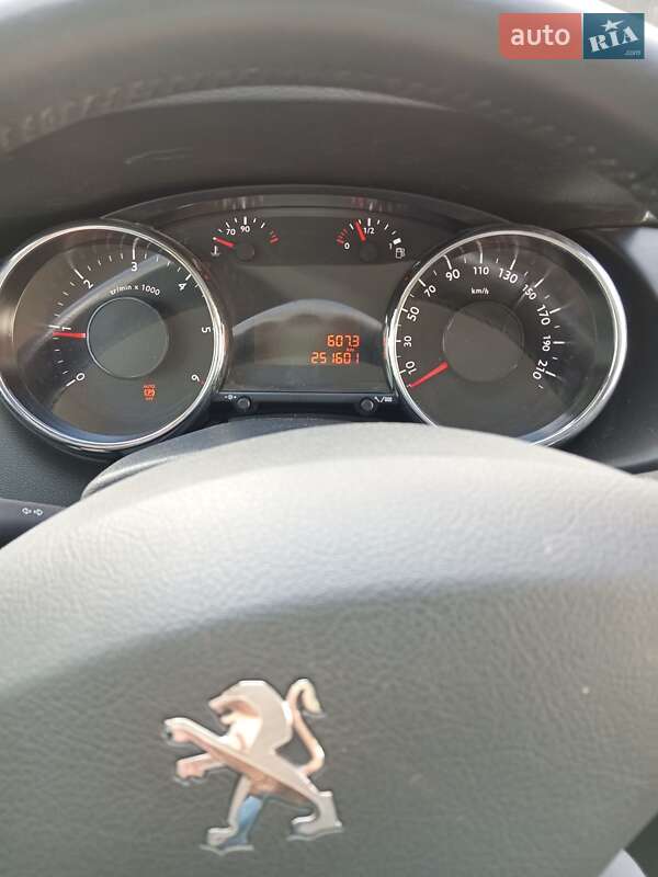 Позашляховик / Кросовер Peugeot 3008 2013 в Звягелі