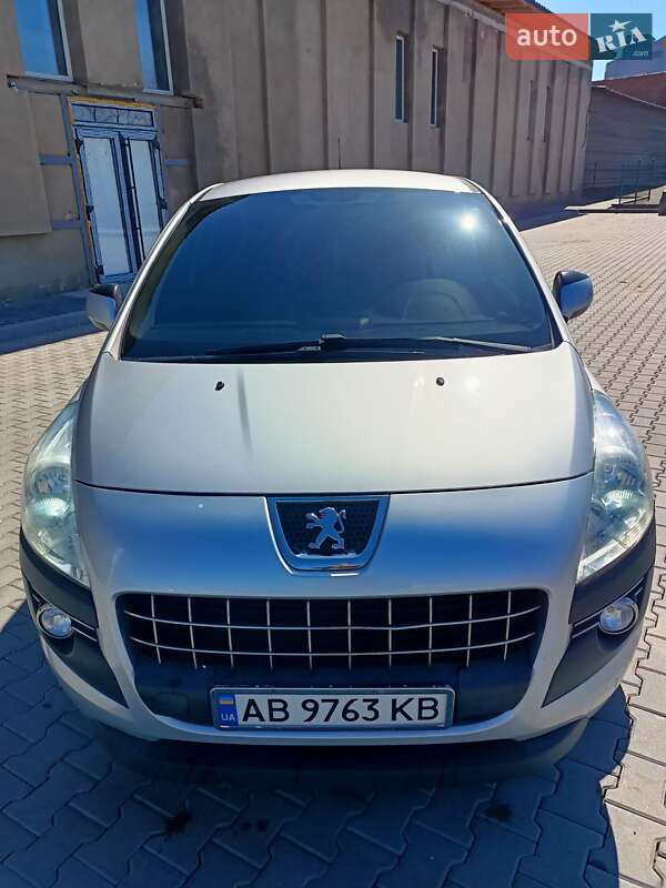Позашляховик / Кросовер Peugeot 3008 2012 в 