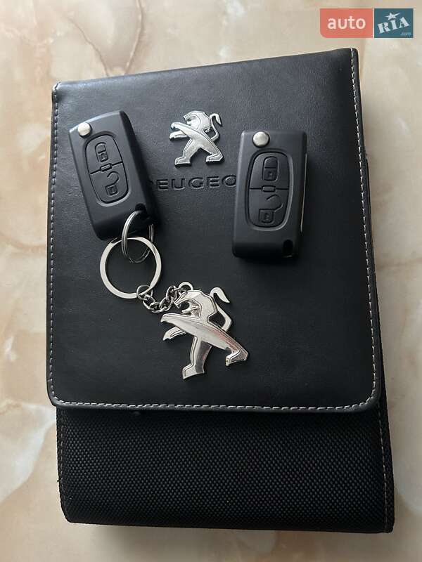 Внедорожник / Кроссовер Peugeot 3008 2014 в Ровно