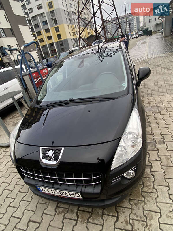 Позашляховик / Кросовер Peugeot 3008 2012 в Івано-Франківську