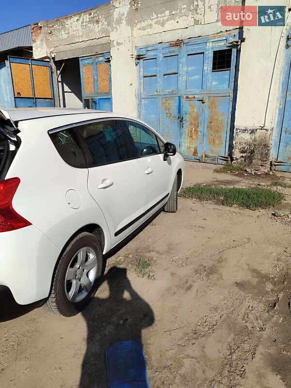 Внедорожник / Кроссовер Peugeot 3008 2013 в Татарбунарах