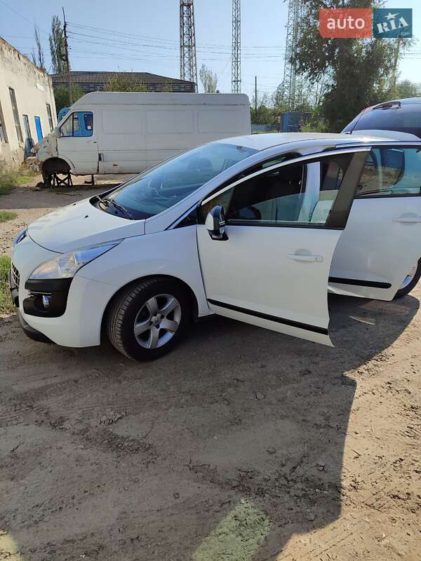 Внедорожник / Кроссовер Peugeot 3008 2013 в Татарбунарах