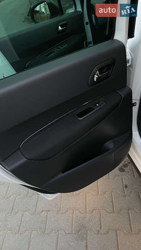Внедорожник / Кроссовер Peugeot 3008 2010 в Сторожинце