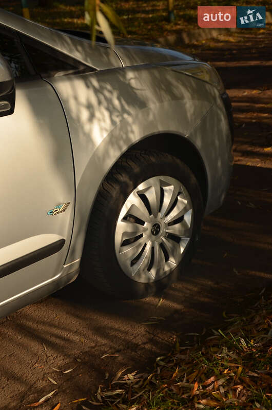 Внедорожник / Кроссовер Peugeot 3008 2010 в Ровно фото 4 Внедорожник / Кроссовер Peugeot 3008 2010 в Ровно