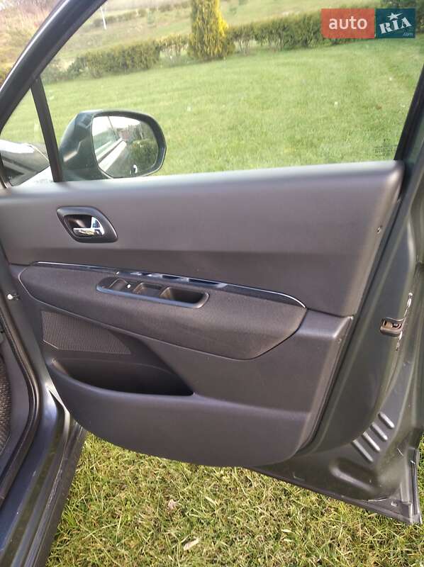 Позашляховик / Кросовер Peugeot 3008 2010 в Городку