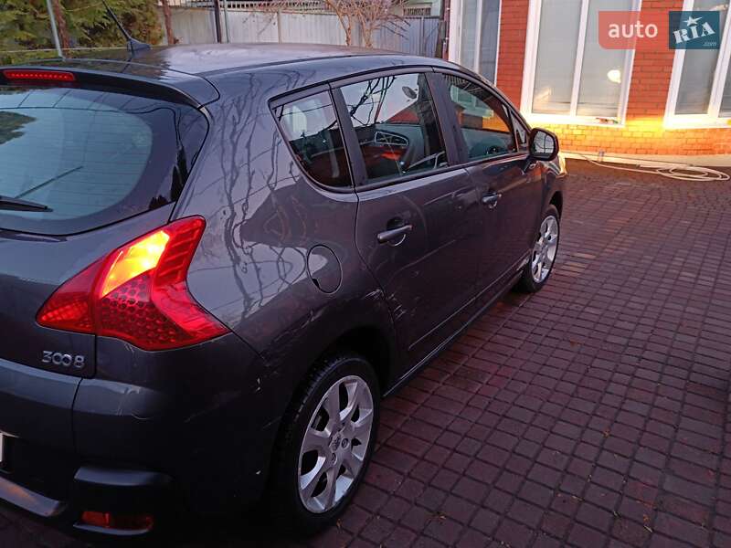 Позашляховик / Кросовер Peugeot 3008 2012 в Звягелі
