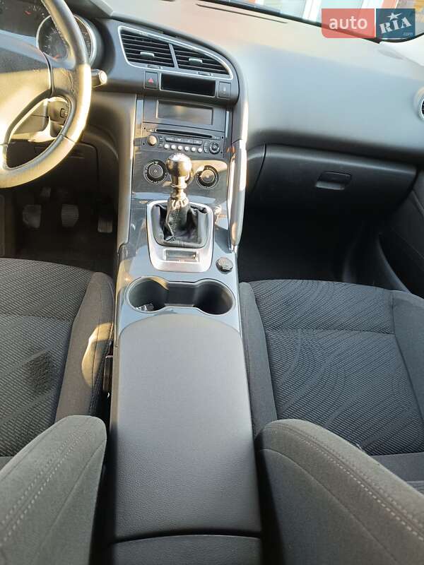 Позашляховик / Кросовер Peugeot 3008 2012 в Звягелі