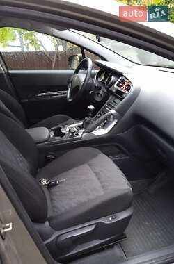Внедорожник / Кроссовер Peugeot 3008 2009 в 