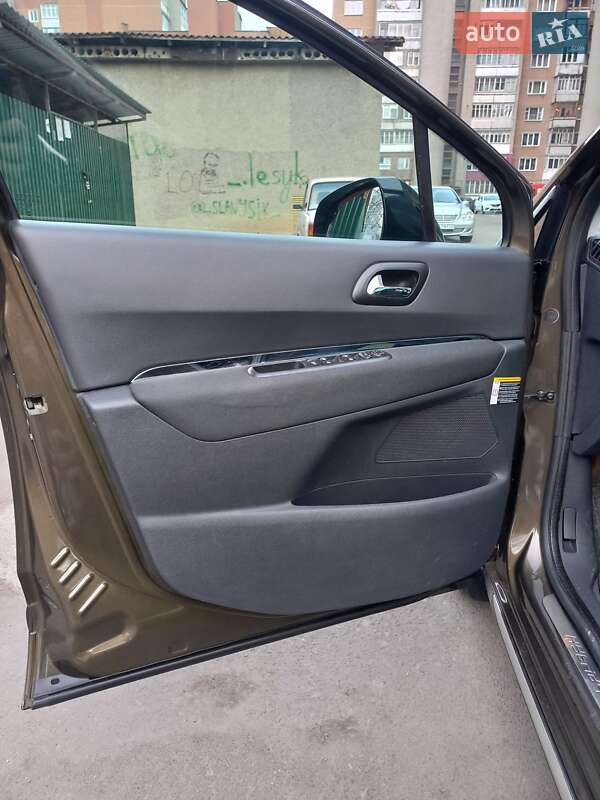 Позашляховик / Кросовер Peugeot 3008 2012 в Коломиї