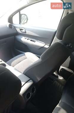 Позашляховик / Кросовер Peugeot 3008 2014 в 