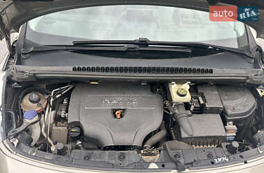 Позашляховик / Кросовер Peugeot 3008 2010 в 