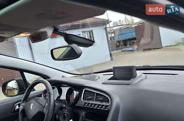 Позашляховик / Кросовер Peugeot 3008 2012 в 