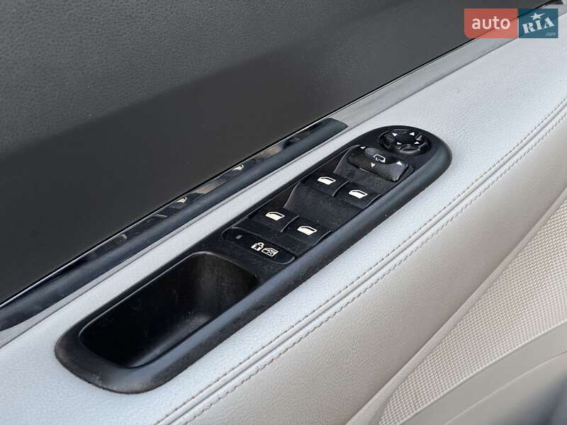 Внедорожник / Кроссовер Peugeot 3008 2010 в Староконстантинове