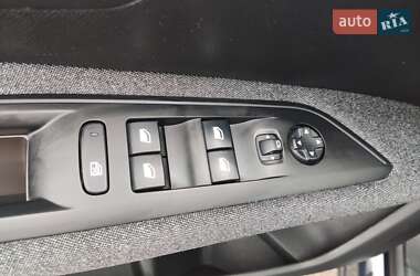 Позашляховик / Кросовер Peugeot 3008 2020 в 