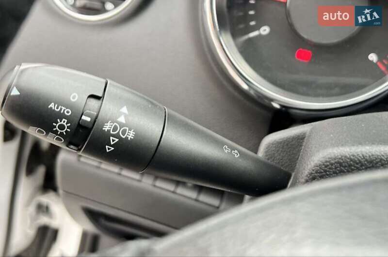 Внедорожник / Кроссовер Peugeot 3008 2015 в Ровно