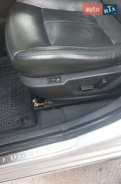 Внедорожник / Кроссовер Peugeot 3008 2010 в 