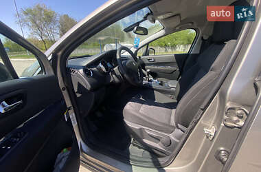 Позашляховик / Кросовер Peugeot 3008 2010 в 