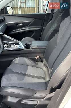 Позашляховик / Кросовер Peugeot 3008 2019 в 