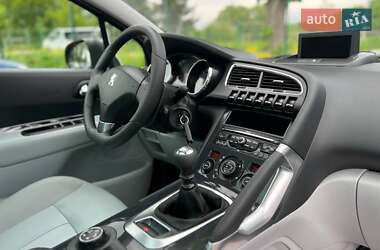 Позашляховик / Кросовер Peugeot 3008 2011 в 