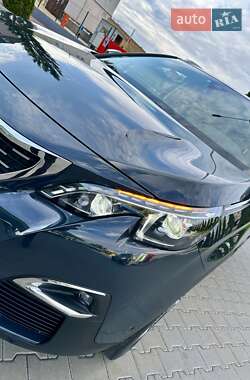 Внедорожник / Кроссовер Peugeot 3008 2018 в 