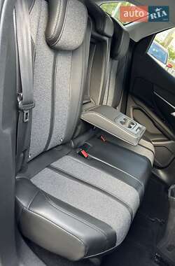 Внедорожник / Кроссовер Peugeot 3008 2018 в 