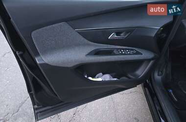 Позашляховик / Кросовер Peugeot 3008 2020 в 