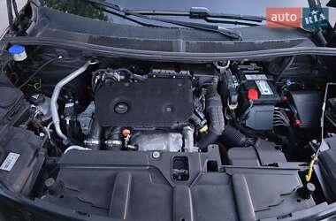 Позашляховик / Кросовер Peugeot 3008 2020 в 
