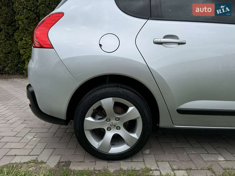 Позашляховик / Кросовер Peugeot 3008 2011 в Луцьку