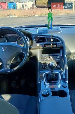 Позашляховик / Кросовер Peugeot 3008 2010 в 