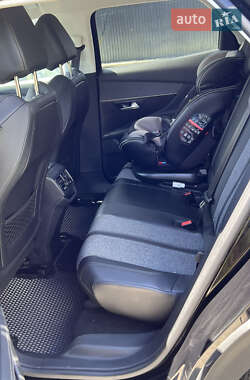Позашляховик / Кросовер Peugeot 3008 2019 в 