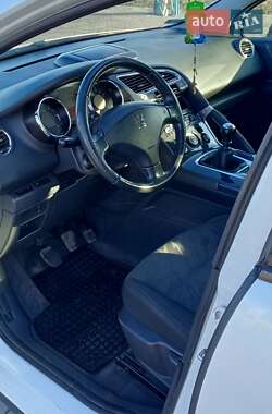 Внедорожник / Кроссовер Peugeot 3008 2010 в 