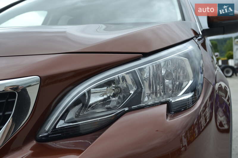 Позашляховик / Кросовер Peugeot 3008 2017 в Хусті