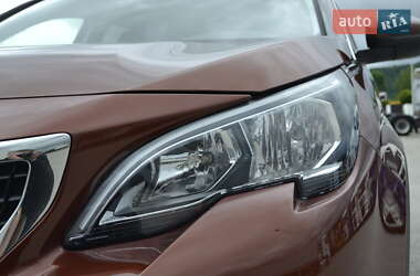 Позашляховик / Кросовер Peugeot 3008 2017 в 
