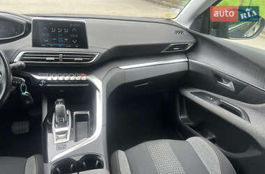 Позашляховик / Кросовер Peugeot 3008 2018 в 