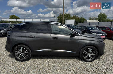 Позашляховик / Кросовер Peugeot 3008 2021 в 