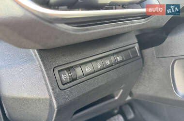 Позашляховик / Кросовер Peugeot 3008 2021 в 