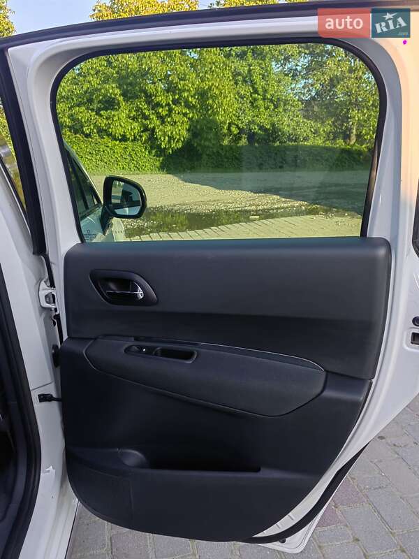 Позашляховик / Кросовер Peugeot 3008 2013 в Косові