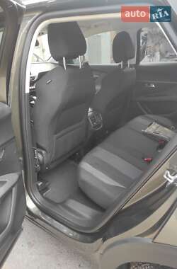 Внедорожник / Кроссовер Peugeot 3008 2017 в 