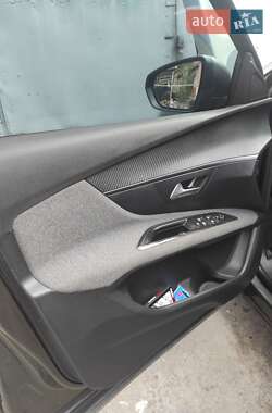 Внедорожник / Кроссовер Peugeot 3008 2017 в 