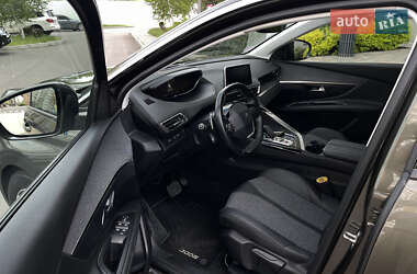 Позашляховик / Кросовер Peugeot 3008 2020 в 