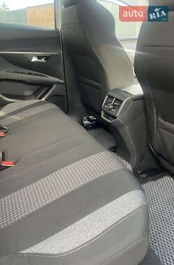 Внедорожник / Кроссовер Peugeot 3008 2018 в 